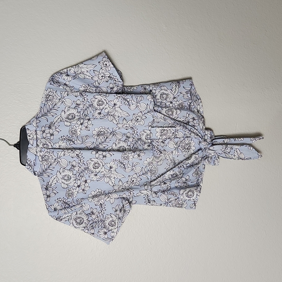 Lipslide| Floral Blouse - Picture 4 of 6